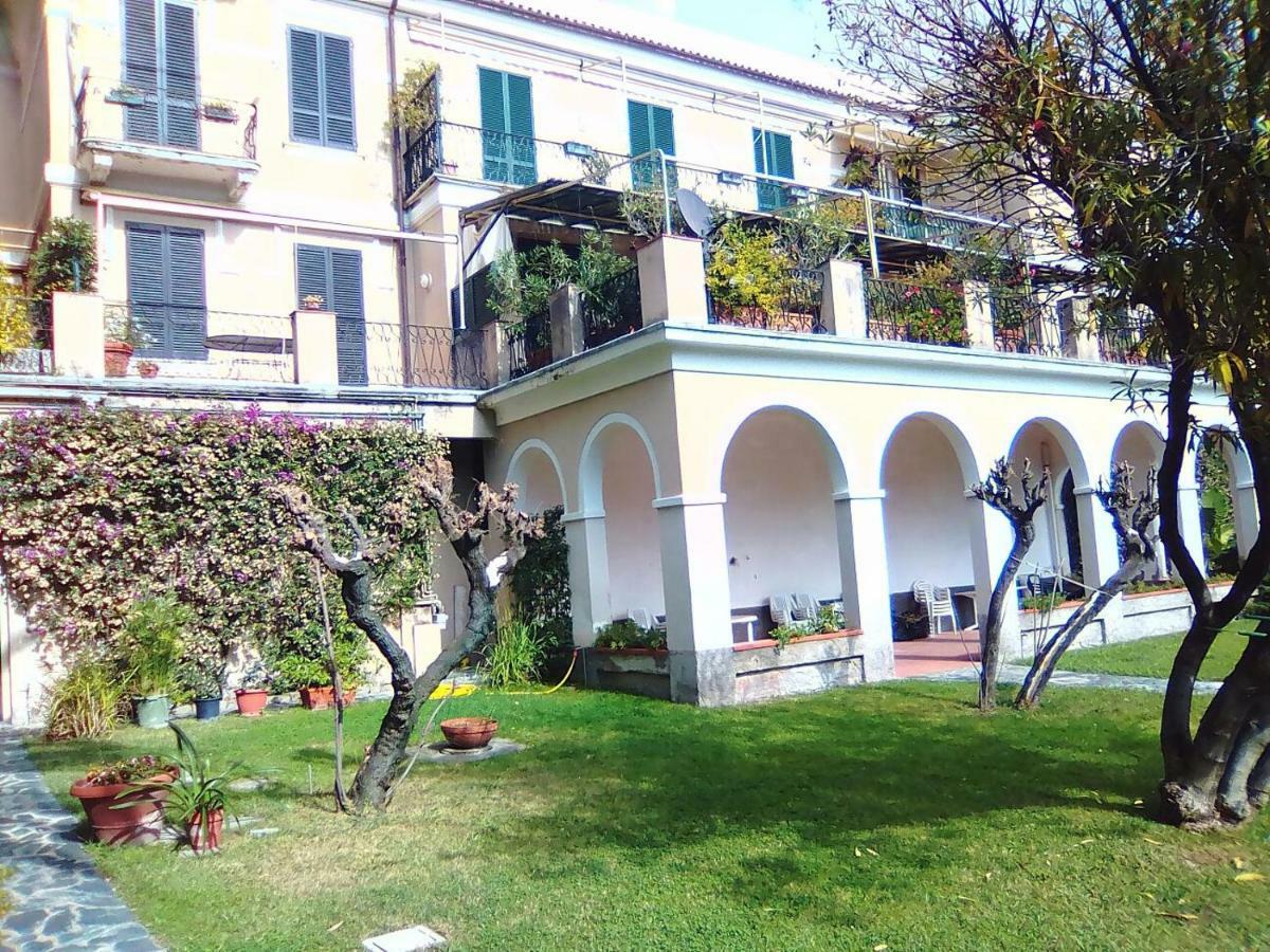 Lorenzo Apartment Levanto Bagian luar foto
